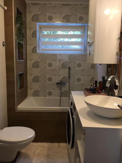 Cozy And Charming Apt. Sarajevo Apartamento Exterior foto